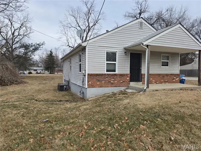$130,000 | 201 Becker Drive, Hazelwood, MO 63135