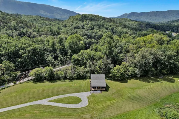 $549,950 | 109 Berties Bottom Lane, New Castle, VA 24127