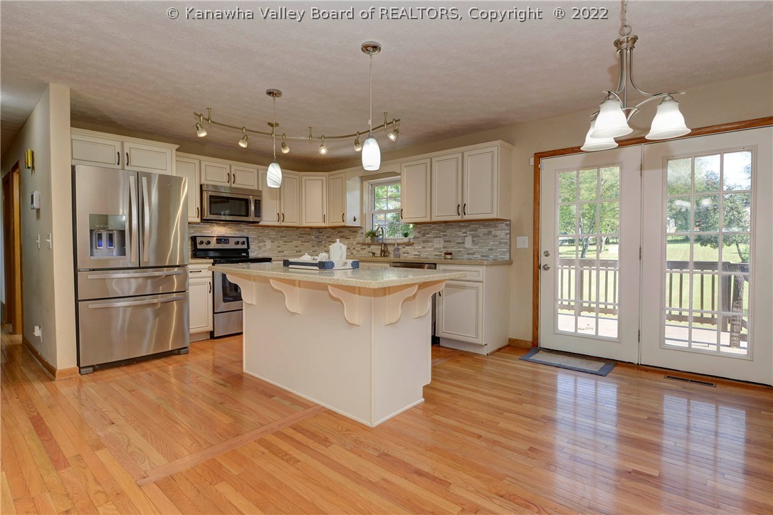 1031 Mount Vernon Road Hurricane, WV 25526 - Photo 4 of 29 MAIN FLOOR KITCHEN