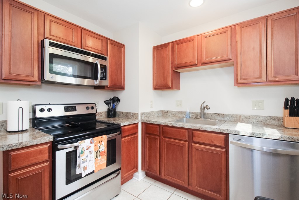 3111 Joslyn Road Cleveland, OH 44111 - Photo 3 of 32 Gallery Image 3