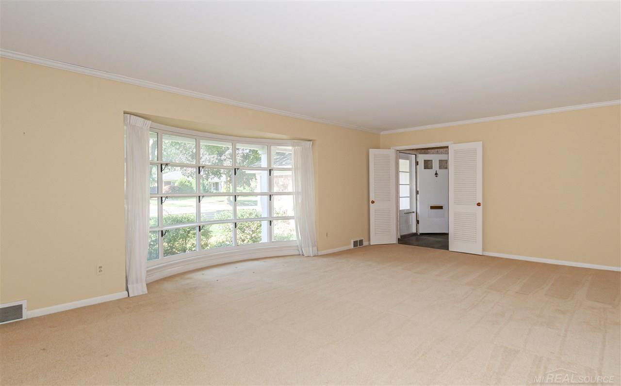 88 Roslyn Road Grosse Pointe Shores, MI 48236 - Photo 6 of 43