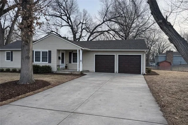 $249,900 | 406 North 17th Street, Leavenworth, KS 66048