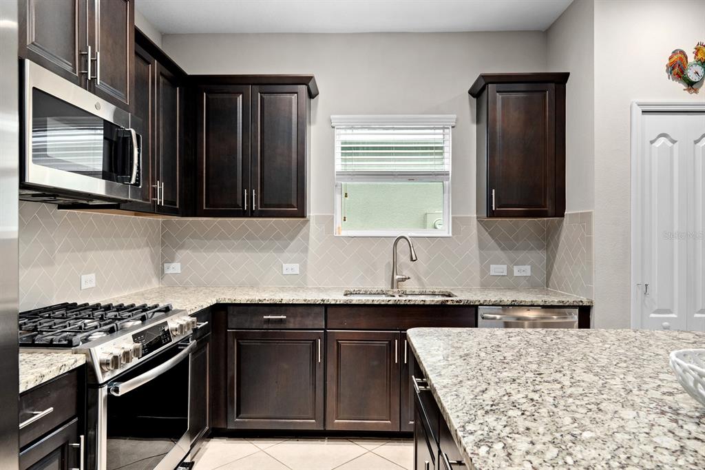 13542 Circa Crossing Drive Lithia, FL 33547 - Photo 11 of 25 Gallery Image 11