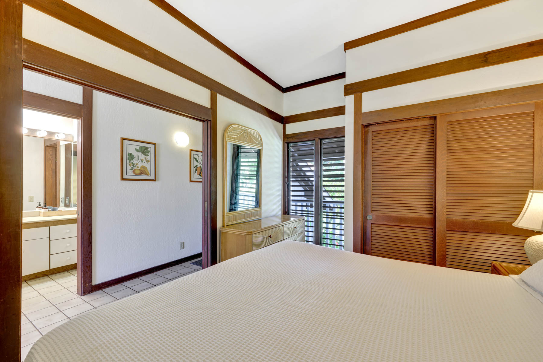 2253 Poipu Road, Unit 138 Koloa, HI 96756 - Photo 17 of 27 a bedroom with a bed and a dresser