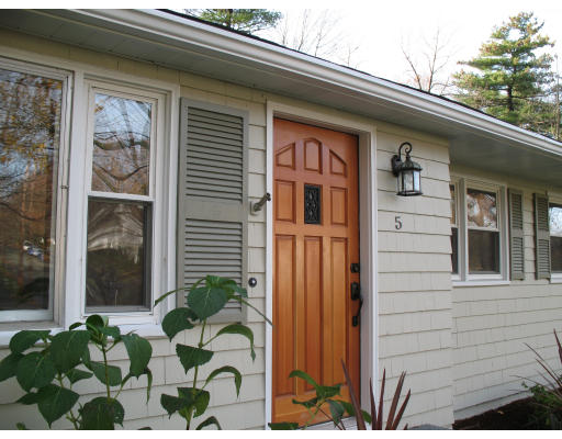 5 Reedy Road Lynnfield, MA 01940 - Photo 1 of 7 Gallery Image 1