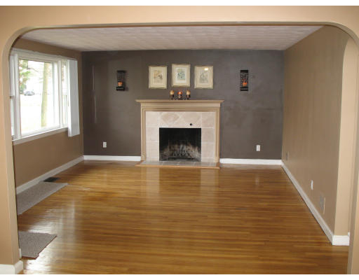 5 Reedy Road Lynnfield, MA 01940 - Photo 2 of 7 Gallery Image 2
