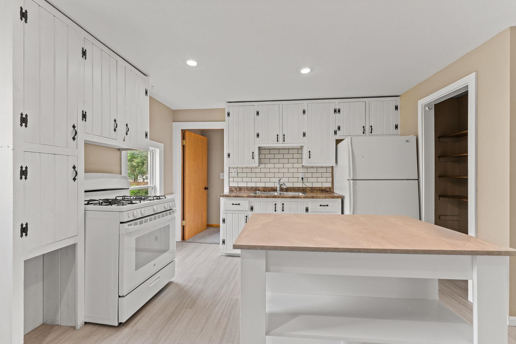 422 Ridge Street Baraboo, WI 53913 - Photo 3 of 43 Gallery Image 3