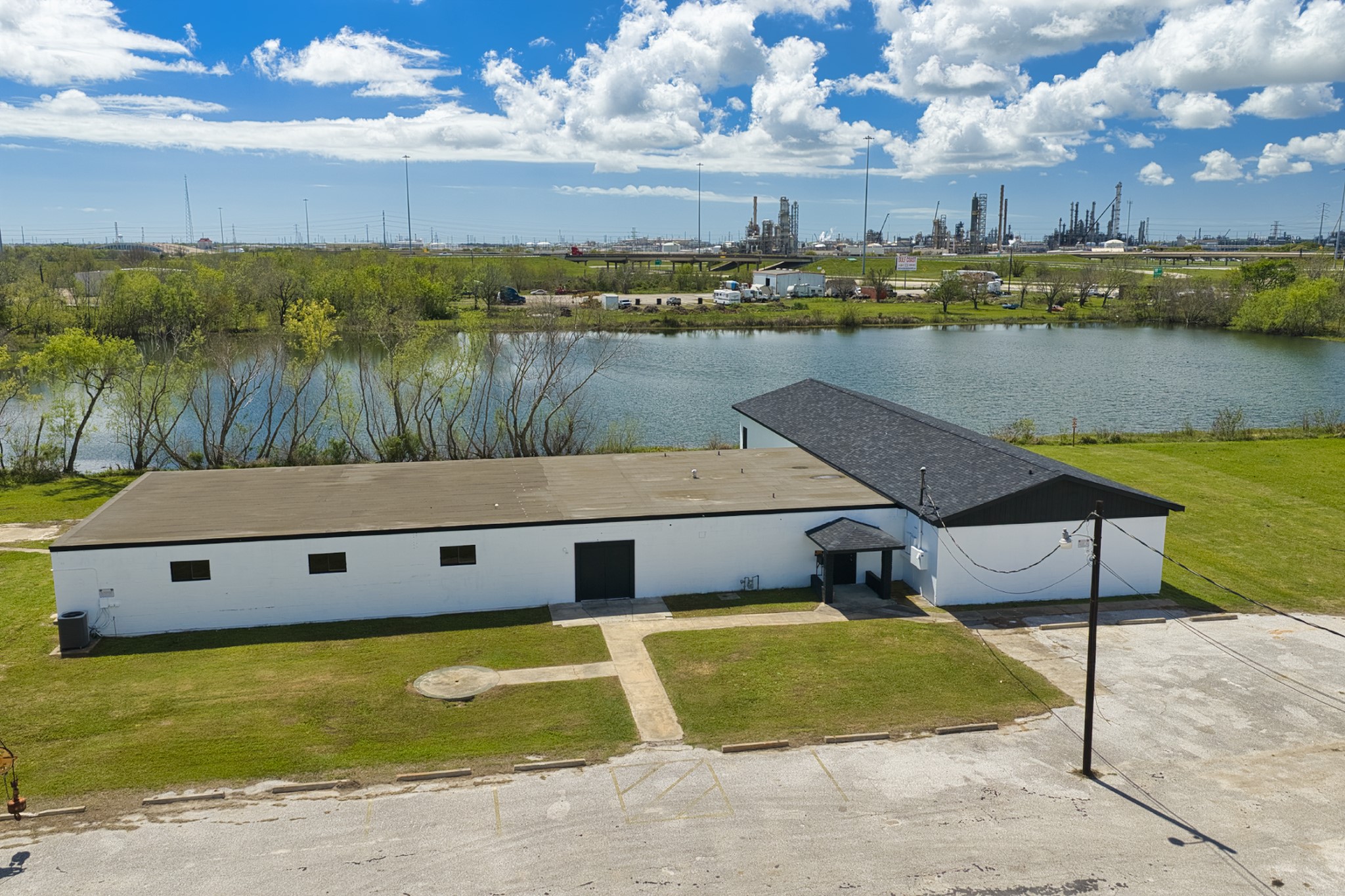 238 Johnson Cook Road Clute, TX 77531 - Photo 6 of 38