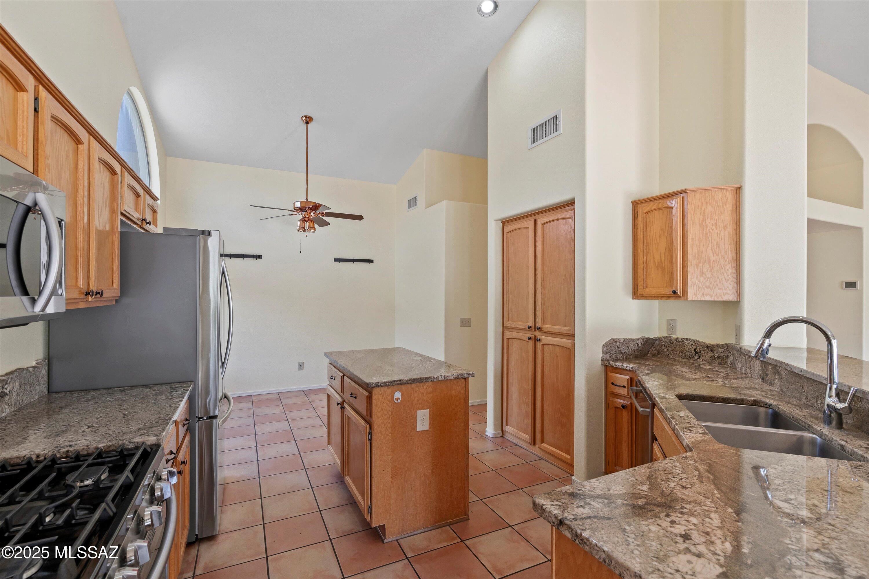 36973 South Highland Ridge Court Tucson, AZ 85739 - Photo 14 of 35 Gallery Image 14