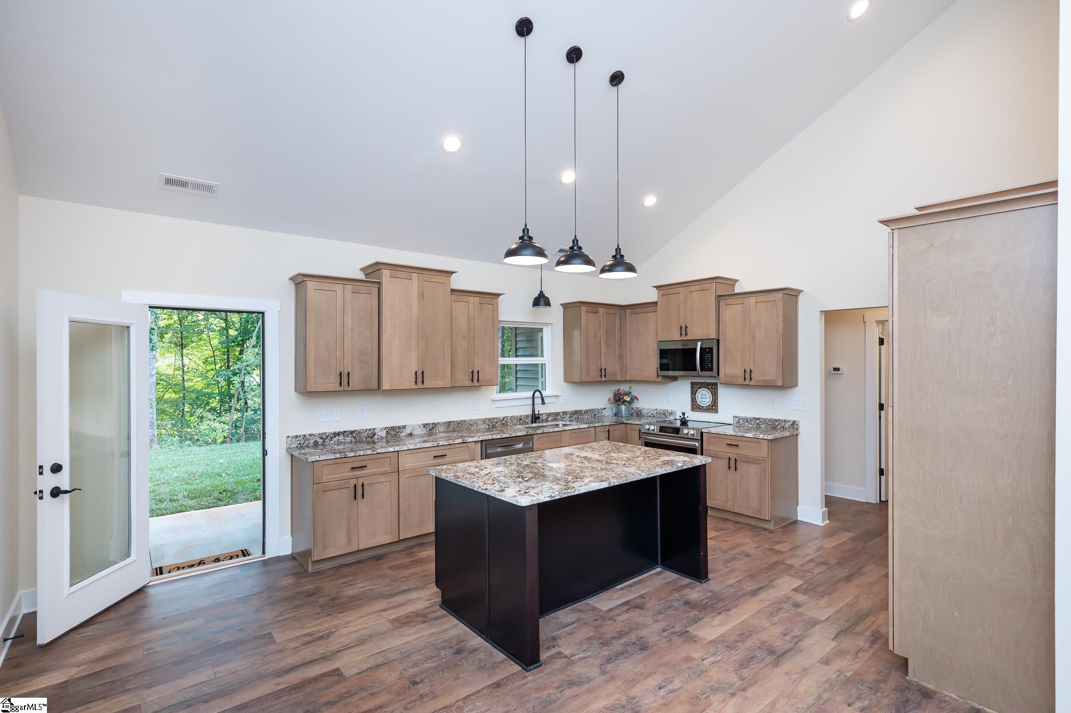 168 Broken Bow Run Pickens, SC 29671 - Photo 8 of 36