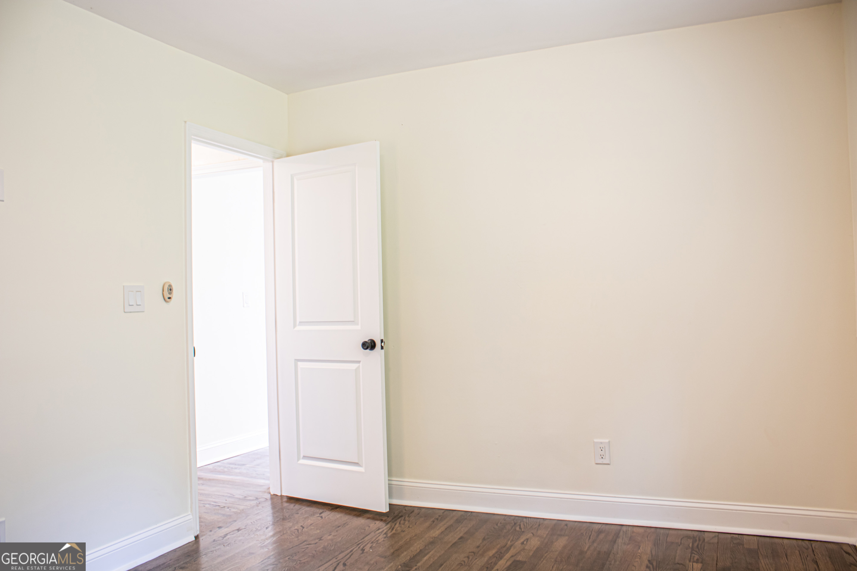 773 Fayetteville Road Southeast Atlanta, GA 30316 - Photo 10 of 17 a view of an empty room