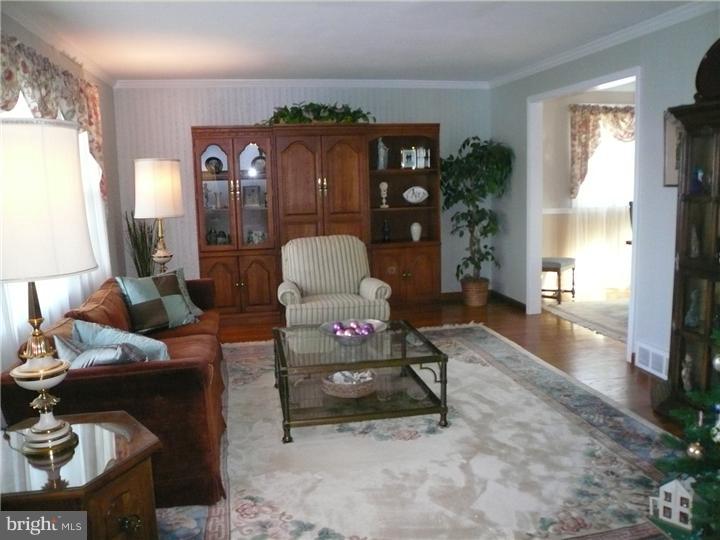1249 Whitney Road Southampton, PA 18966 - Photo 4 of 18 Gallery Image 4