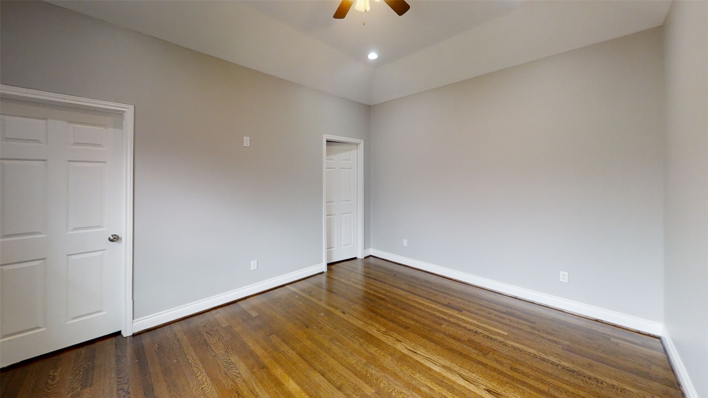 4323 Alice Street Houston, TX 77021 - Photo 5 of 11 an empty room with wooden floor and windows