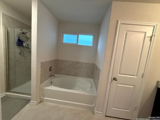 $1,800 | 219 Cuban Emerald, San Antonio, TX 78253