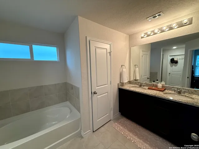 $1,800 | 219 Cuban Emerald, San Antonio, TX 78253