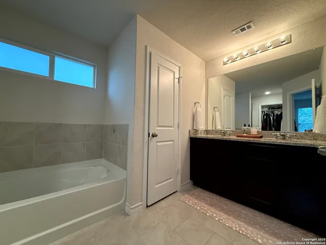 $1,800 | 219 Cuban Emerald, San Antonio, TX 78253