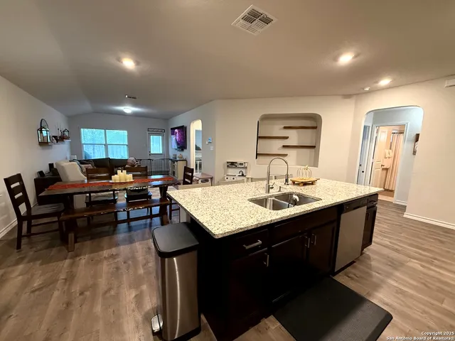 $1,800 | 219 Cuban Emerald, San Antonio, TX 78253