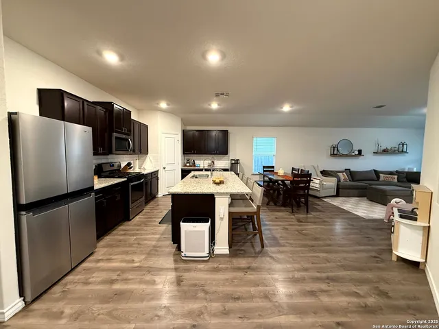 $1,800 | 219 Cuban Emerald, San Antonio, TX 78253