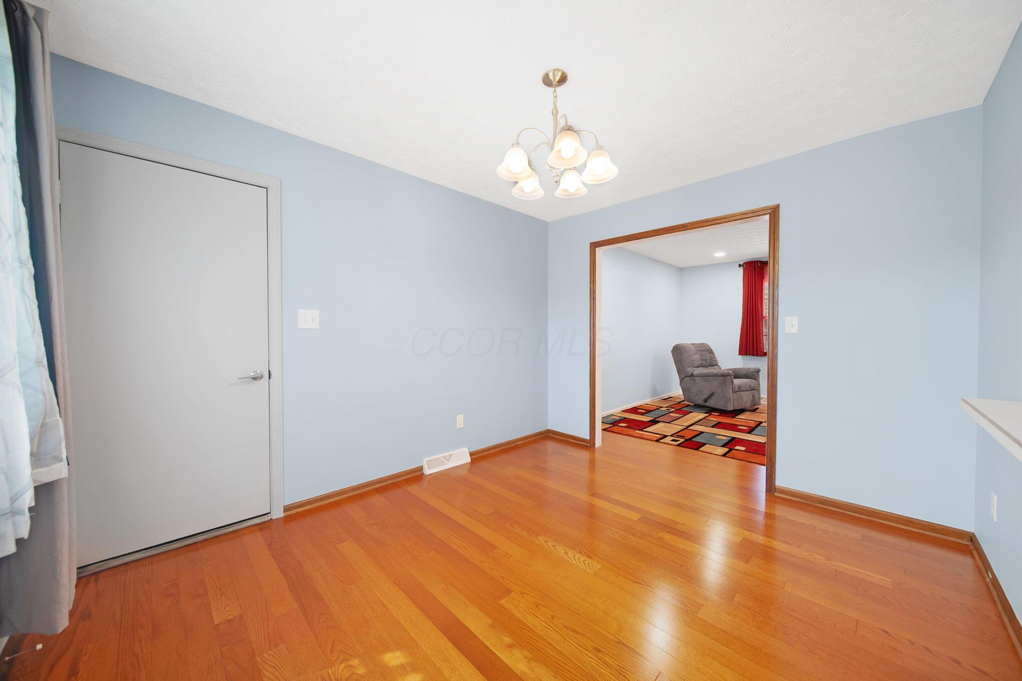 5770 Linworth Road Columbus, OH 43235 - Photo 12 of 60 Dining Room