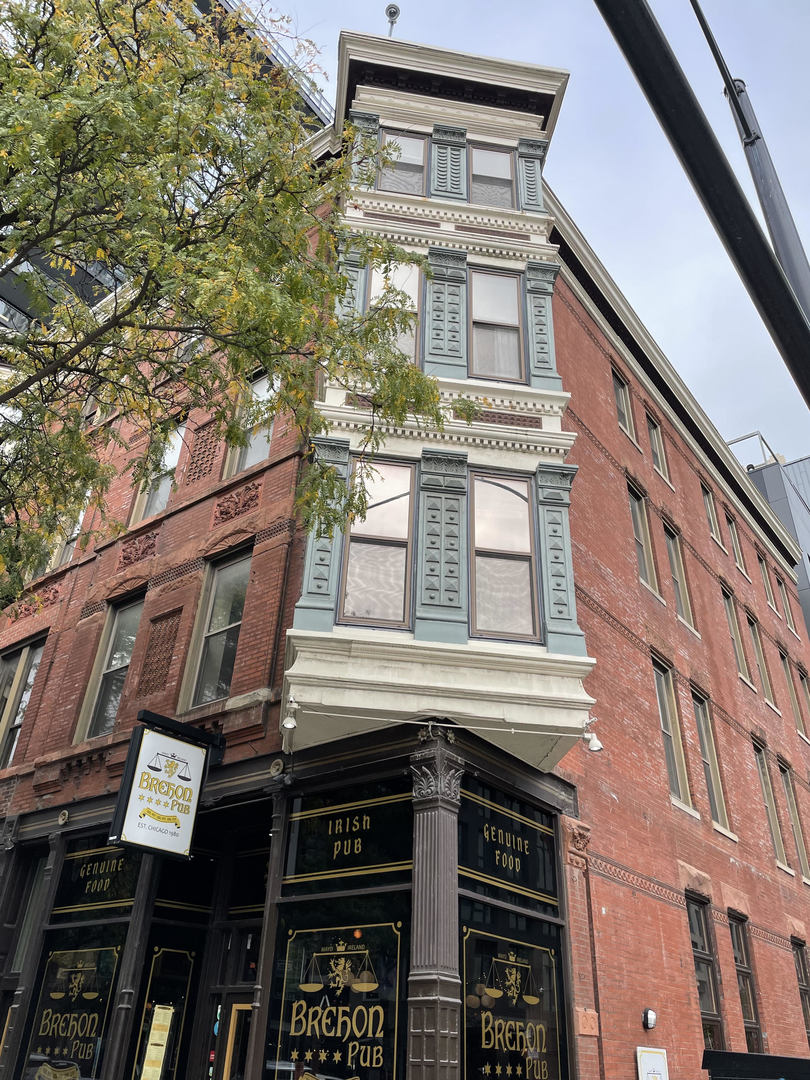 733 North Wells Street, Unit 2 Chicago, IL 60654 - Photo 1 of 12 front view of a building