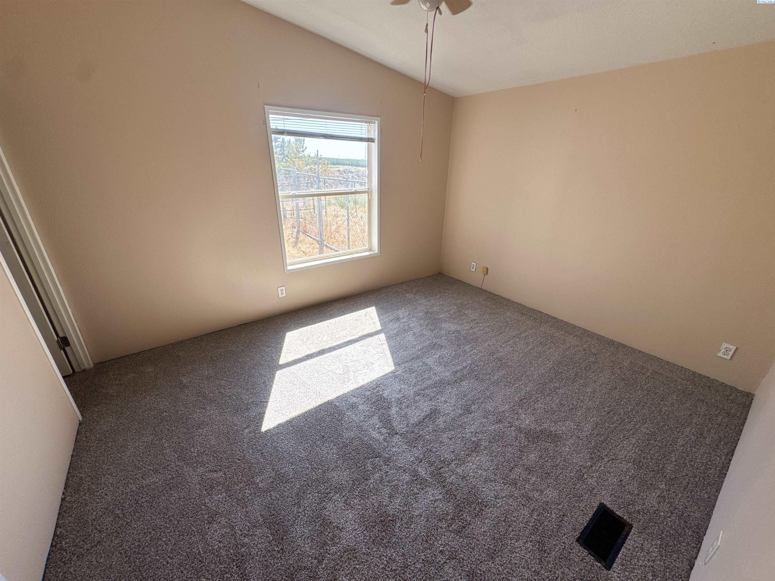 4732 Ringold Road Eltopia, WA 99330 - Photo 26 of 46 Gallery Image 26