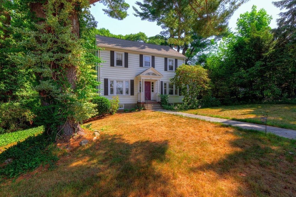 2075 Beacon Street Newton, MA 02462 - Photo 3 of 30