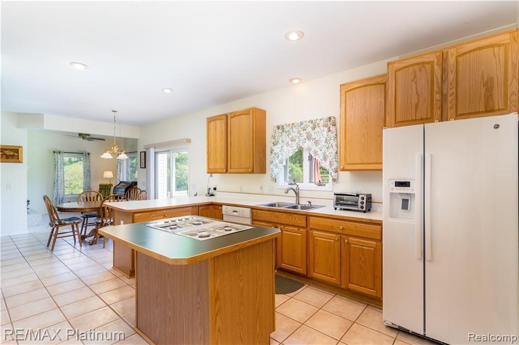 2434 Sundance Ridge Howell, MI 48843 - Photo 4 of 24 102.jpg
