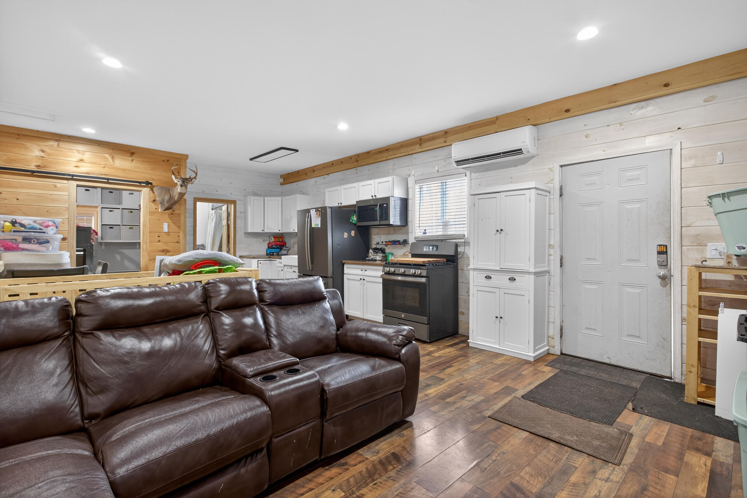 1284 Maplegrove Road Jackson, MI 49201 - Photo 6 of 45 0N0A0630