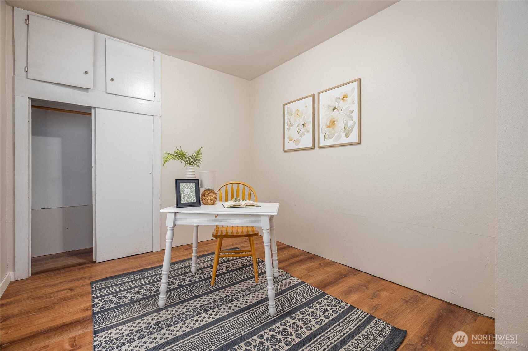 812 Sumas Avenue Sumas, WA 98295 - Photo 15 of 24 a workspace with wooden floor