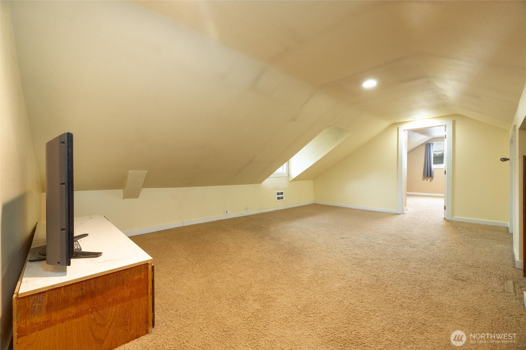 812 Sumas Avenue Sumas, WA 98295 - Photo 18 of 24 a view of an empty room