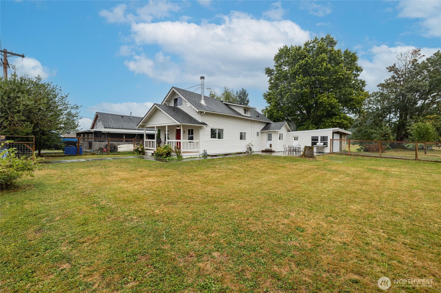 812 Sumas Avenue Sumas, WA 98295 - Photo 3 of 24 a white house that has a big yard