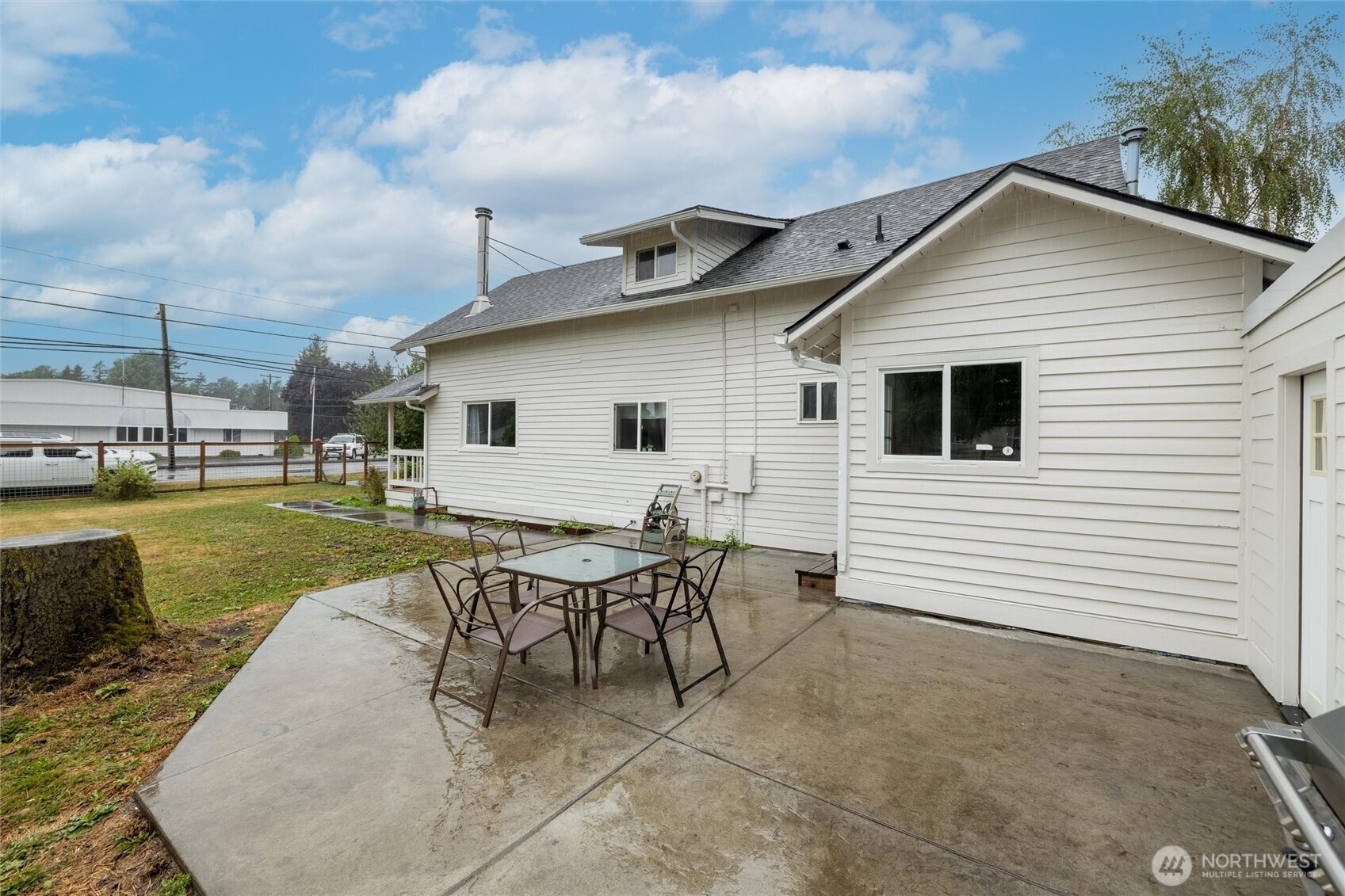 812 Sumas Avenue Sumas, WA 98295 - Photo 6 of 24 a backyard of a house with outdoor seating
