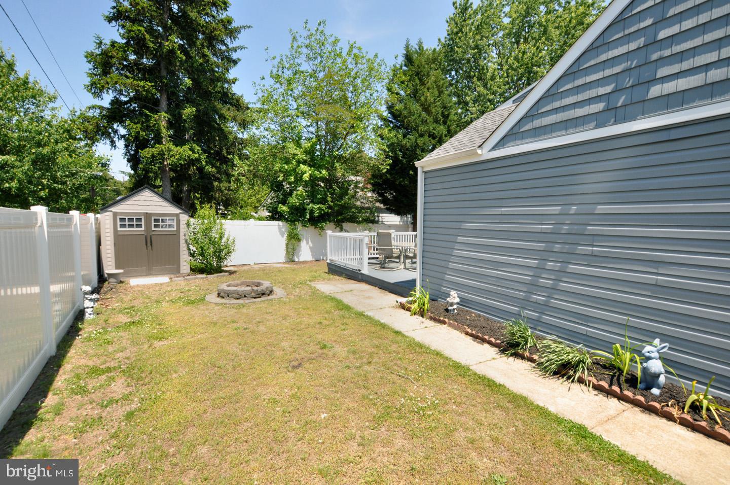 407 Oak Street Riverside, NJ 08075 - Photo 28 of 29 side yard