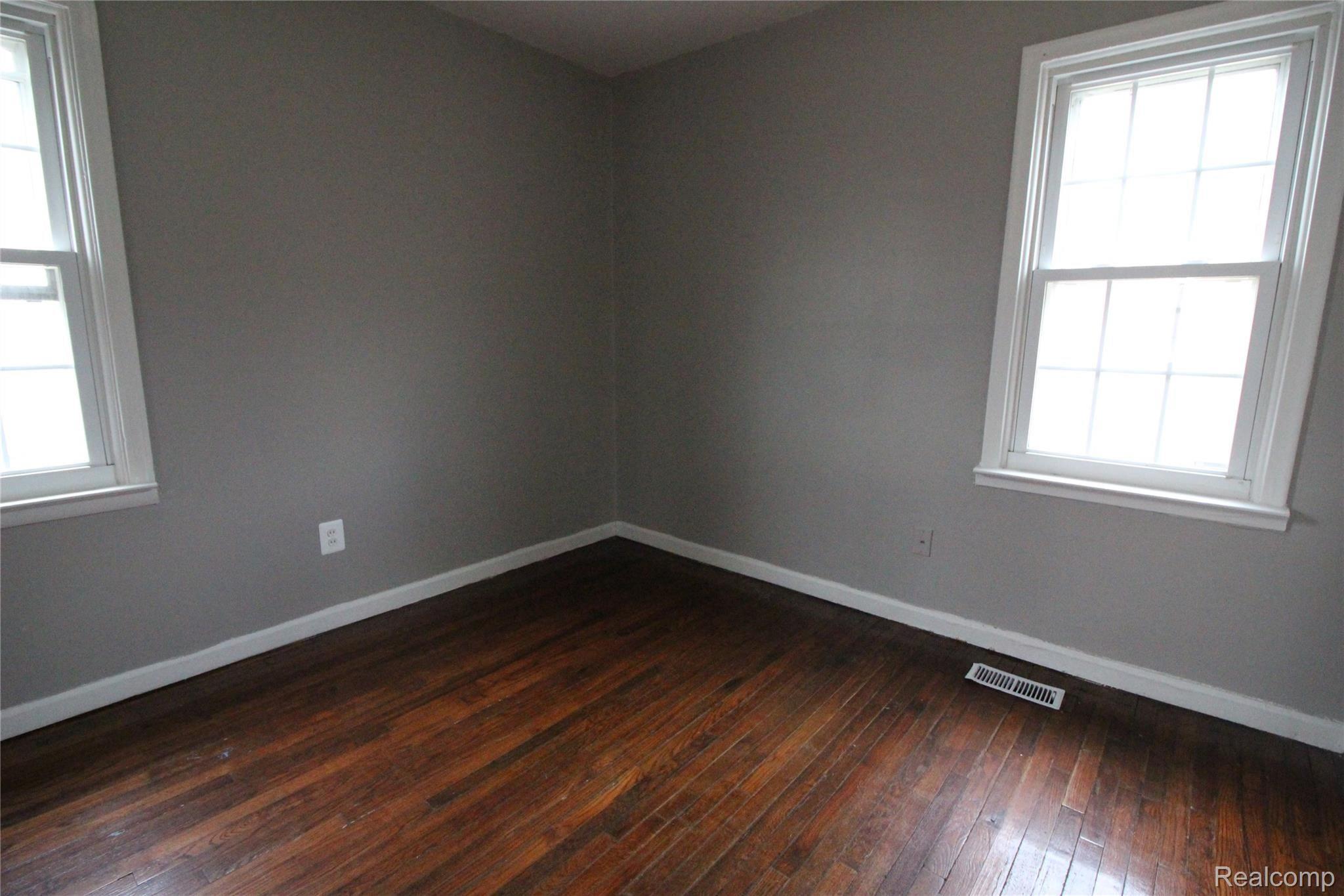 26812 Beverly Road Taylor, MI 48180 - Photo 12 of 15 IMG_1603.JPG