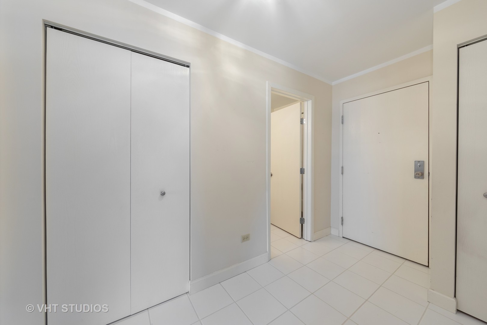 3275 Kirchoff Road, Unit 231 Rolling Meadows, IL 60008 - Photo 2 of 12 a view of an empty room