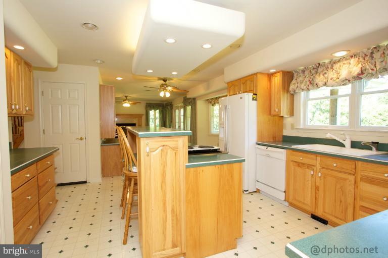 808 Lagrange Road Street, MD 21154 - Photo 3 of 30 Kitchen