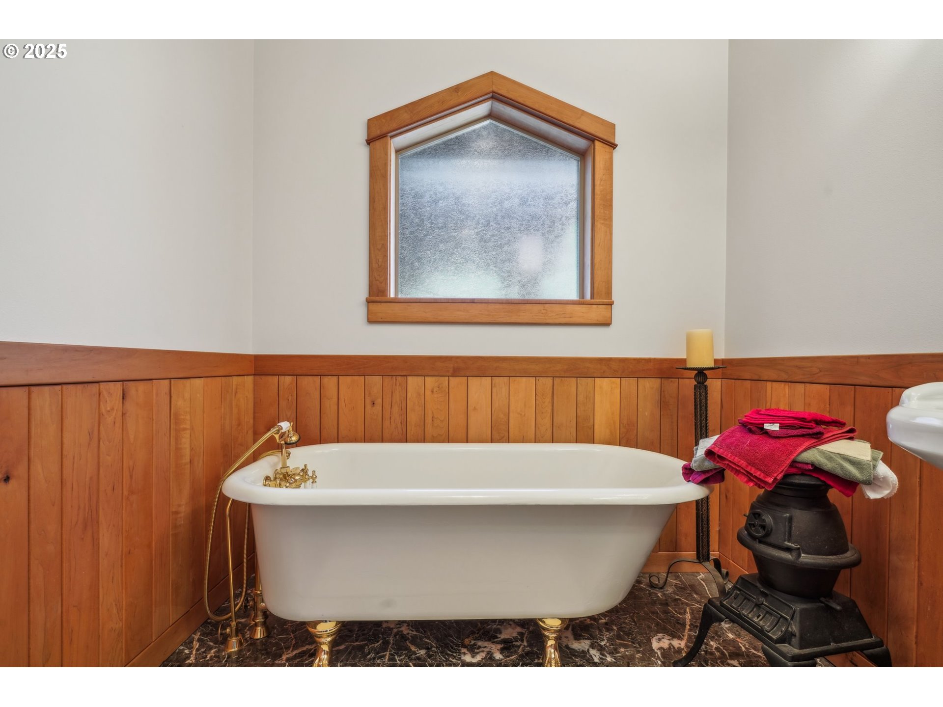 232 Upper Lakeview Rd Road White Salmon, WA 98672 - Photo 26 of 46 a bathroom with a sink and a mirror