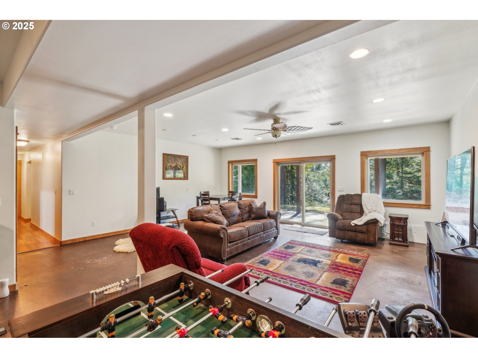 232 Upper Lakeview Rd Road White Salmon, WA 98672 - Photo 28 of 46 a living room with furniture a flat screen tv and a large window