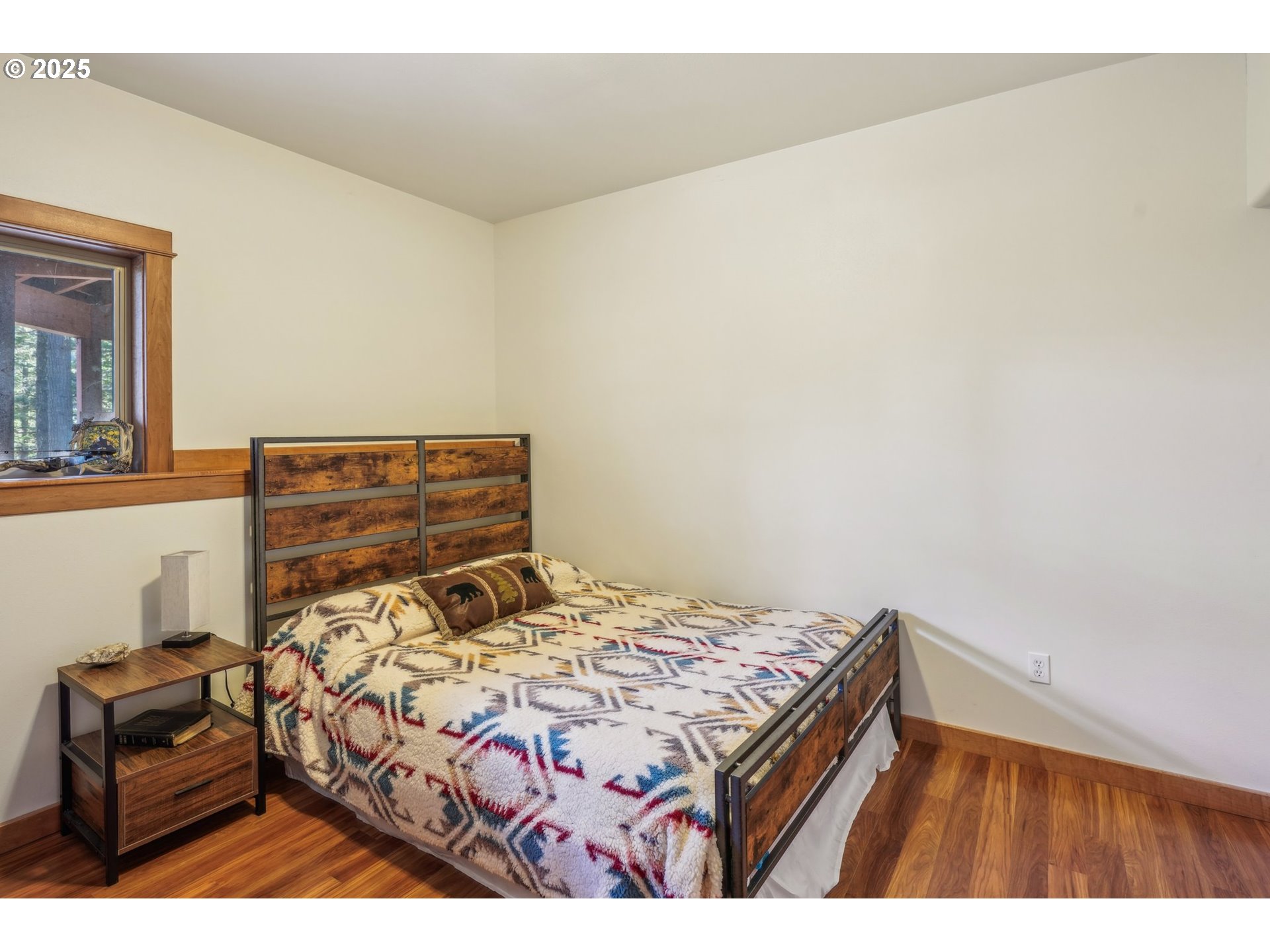 232 Upper Lakeview Rd Road White Salmon, WA 98672 - Photo 32 of 46 a bedroom with a bed and a couch