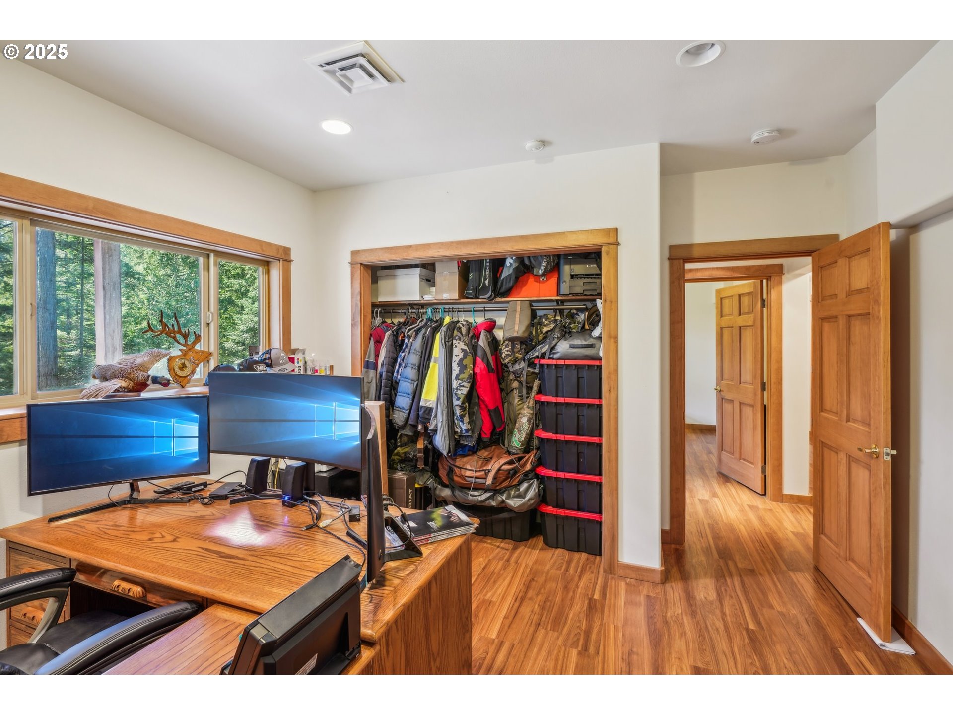 232 Upper Lakeview Rd Road White Salmon, WA 98672 - Photo 35 of 46 a view of a room with gym equipment
