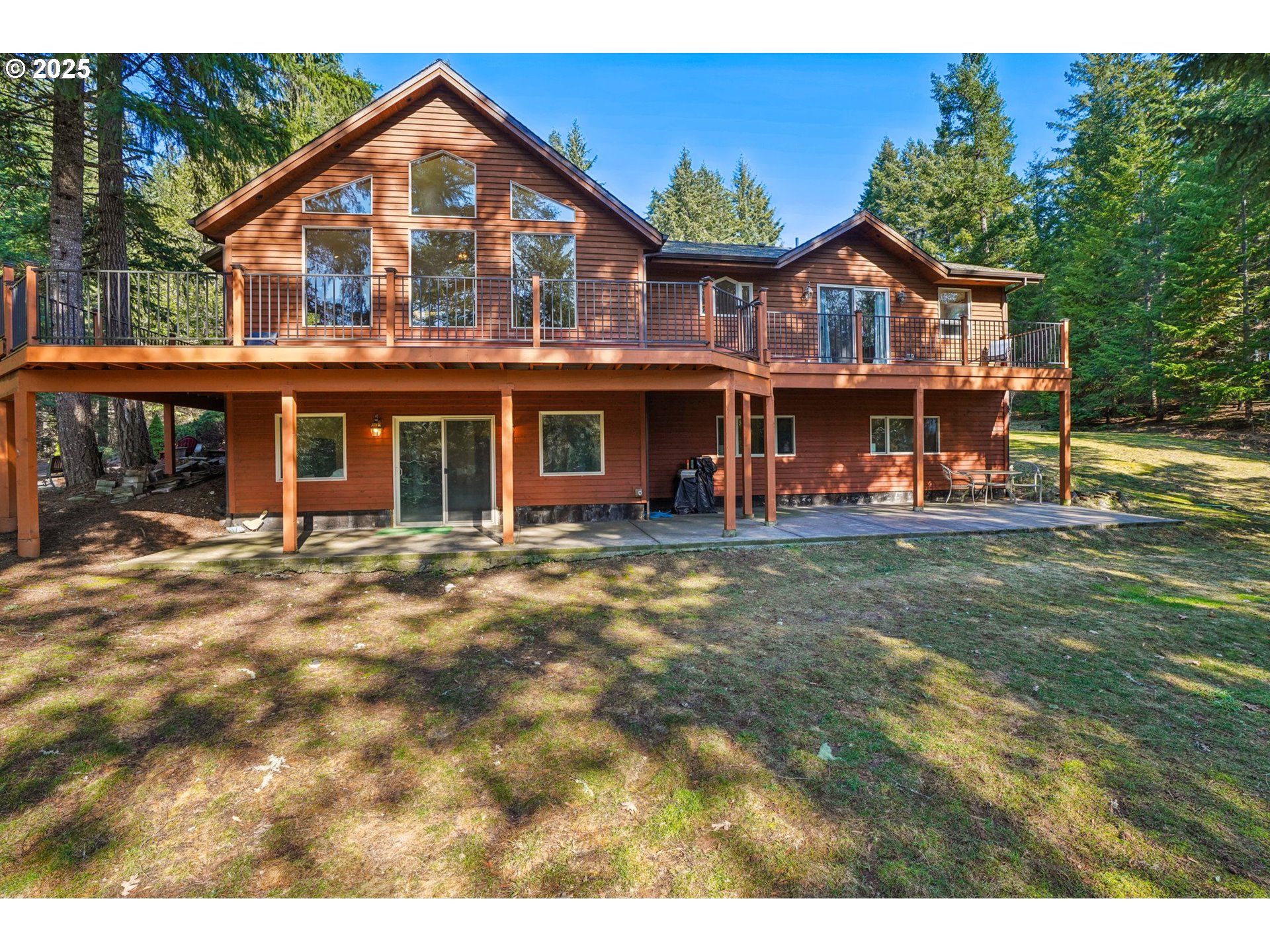 232 Upper Lakeview Rd Road White Salmon, WA 98672 - Photo 40 of 46 a front view of a house with garden