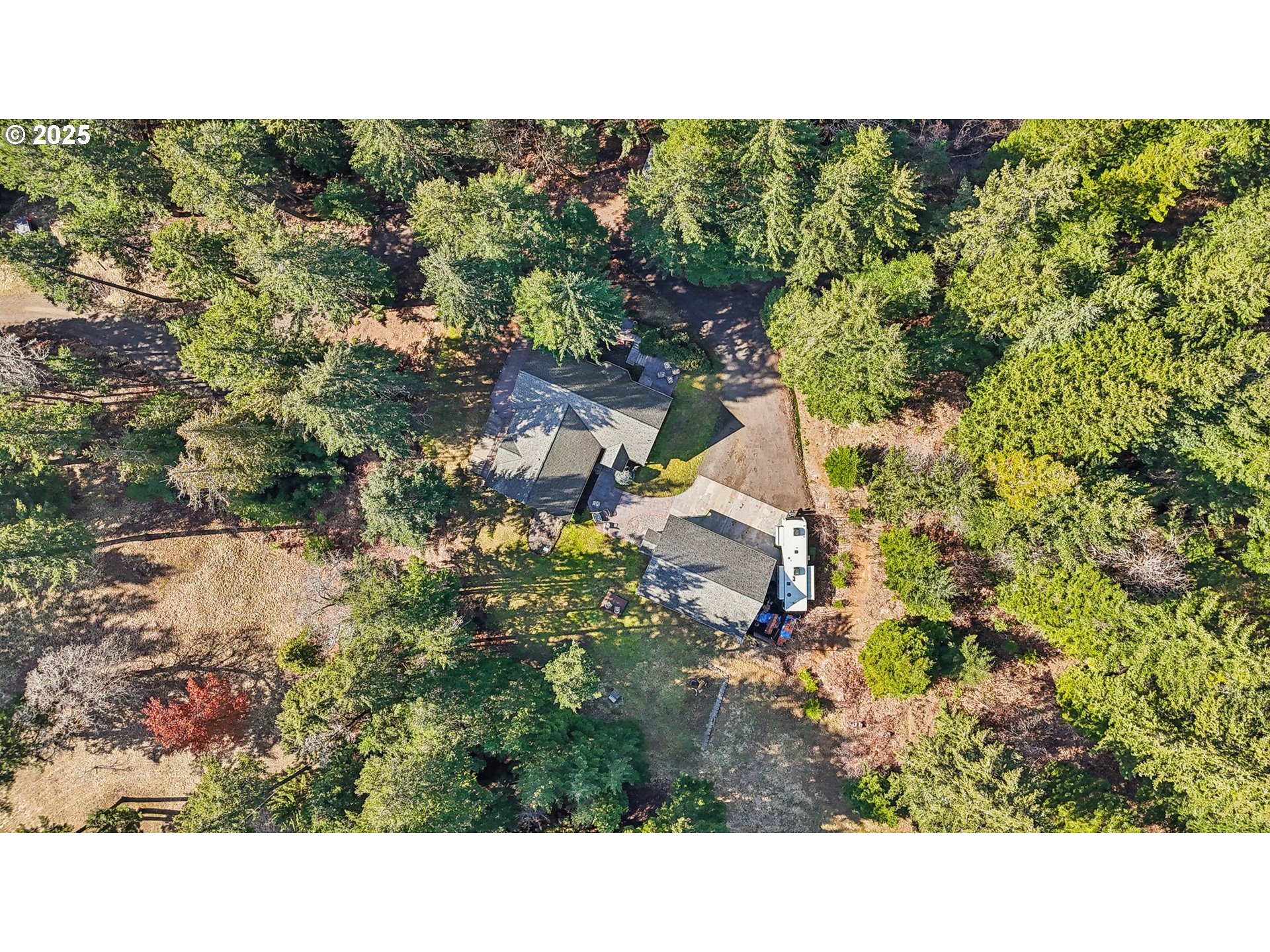 232 Upper Lakeview Rd Road White Salmon, WA 98672 - Photo 44 of 46 a black and white photo of a house