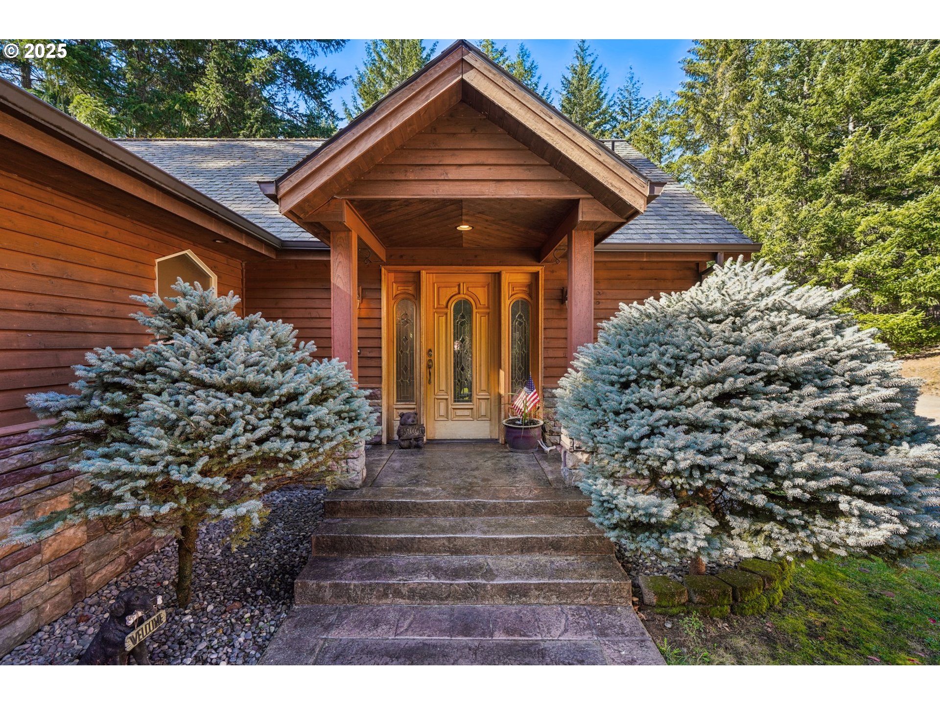232 Upper Lakeview Rd Road White Salmon, WA 98672 - Photo 6 of 46 a front view of house with a garden