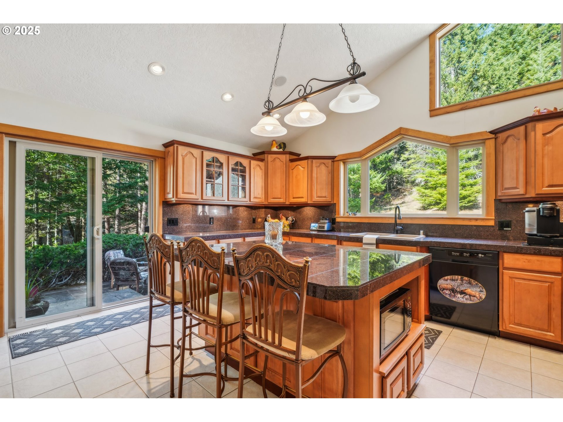 232 Upper Lakeview Rd Road White Salmon, WA 98672 - Photo 10 of 46 a view of a dining area with furniture window and outside view