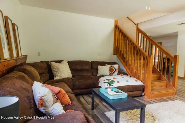 a picture of a couch in a living room