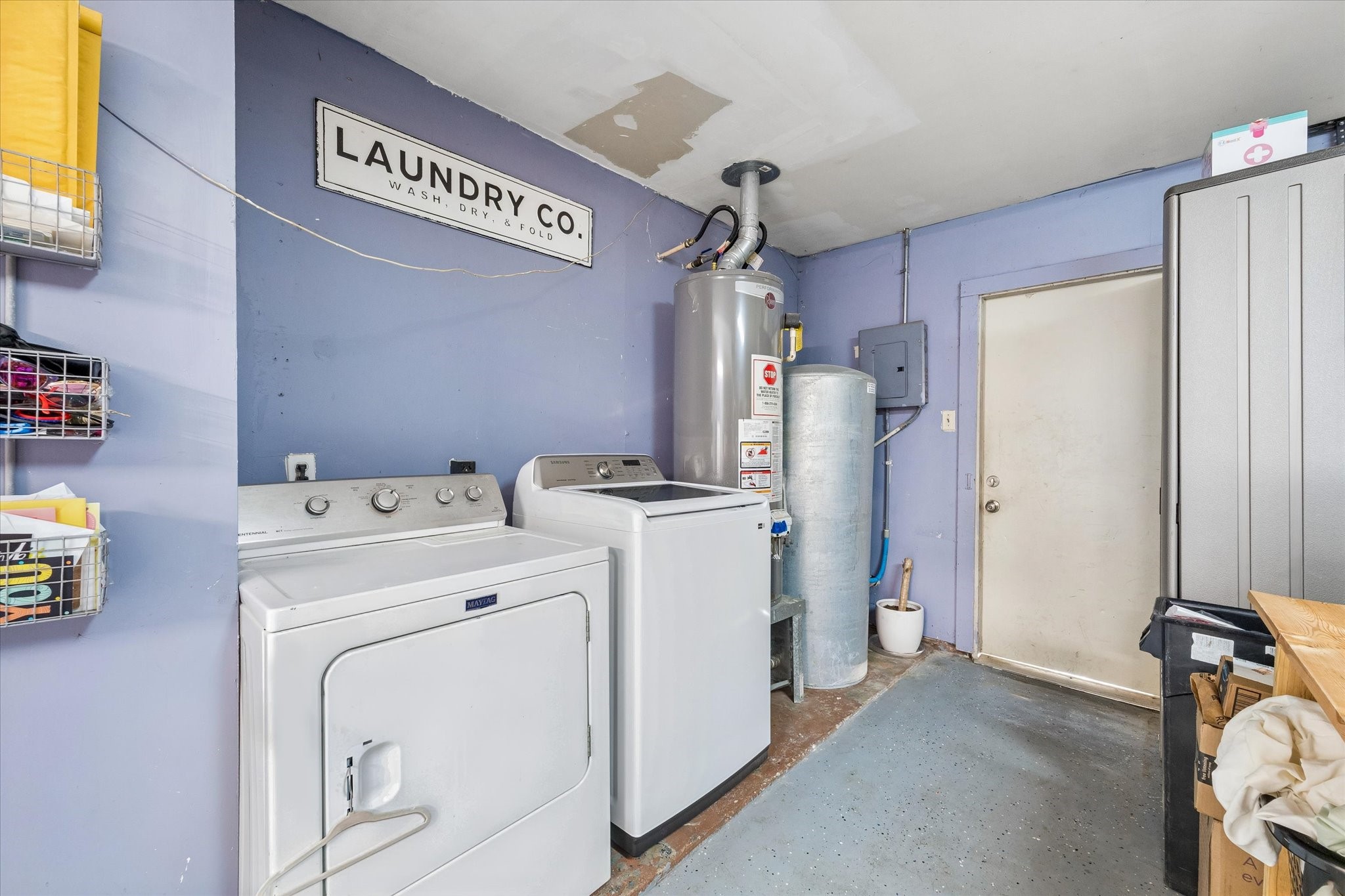 12806 Britt Road Pearland, TX 77581 - Photo 19 of 33 Laundry room in garage