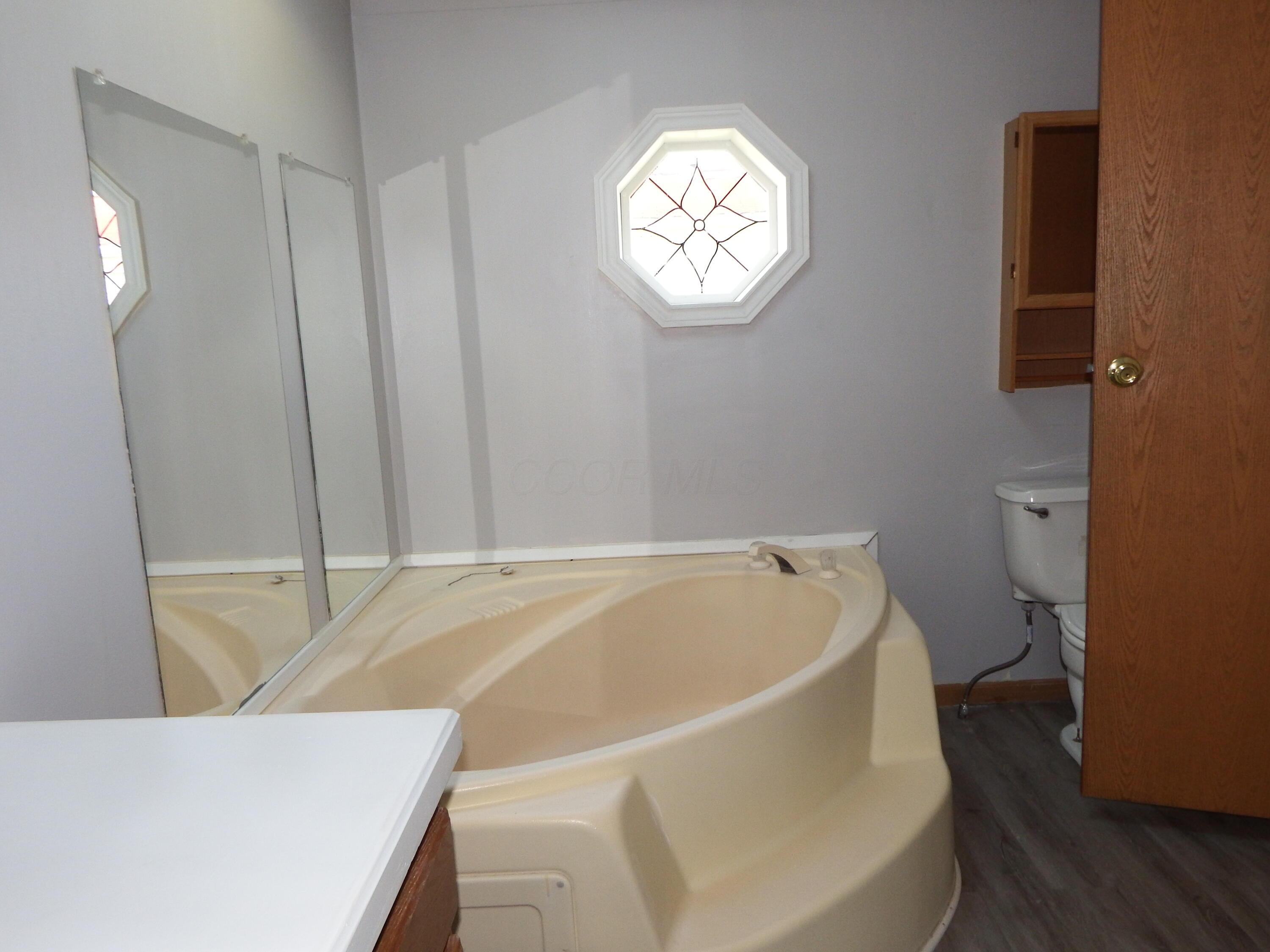 422 Lockbay Road Commercial Point, OH 43116 - Photo 9 of 12 Gallery Image 9