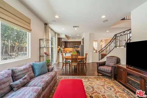 $1,129,000 | 7466 Louise Avenue, Lake Balboa, CA 91406