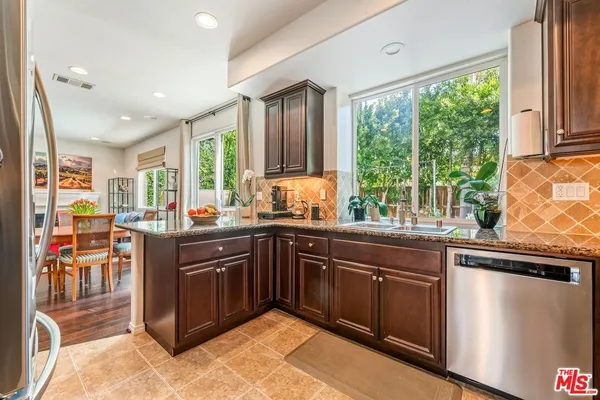$1,129,000 | 7466 Louise Avenue, Lake Balboa, CA 91406