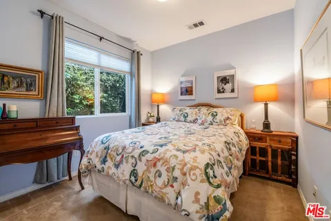 $1,129,000 | 7466 Louise Avenue, Lake Balboa, CA 91406